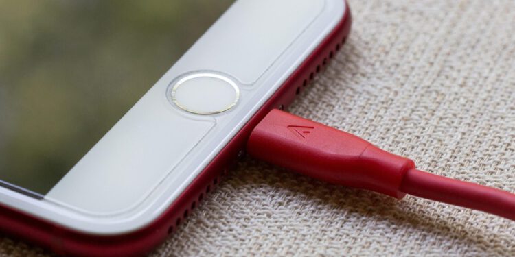 Usporava li duži USB kabel punjenje mobitela? Obratite pozornost na jednu jako bitnu stvar