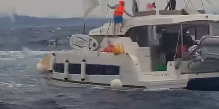 VELIKA AKCIJA KOD ŠOLTE: Brodovi, zrakoplov i helikopter u utrci s vremenom