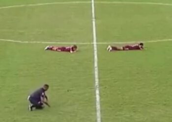 VIDEO Brazil, invazija pčela na teren, sudac i igrači ih tako izbjegavaju