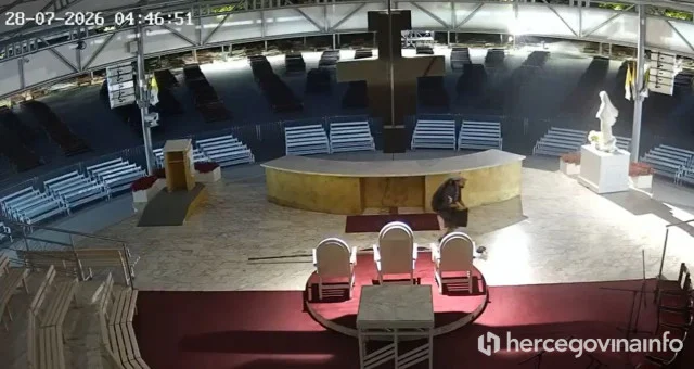 VIDEO Kamera snimila muškarca kako pali vanjski oltar u Međugorju