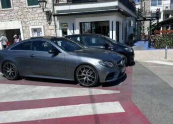 VODICE Dva automobila parkirali nasred pješačkog prijelaza