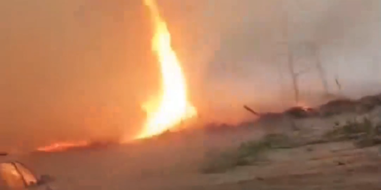 Vatreni tornado bjesni u zoni isključenja u Černobilu (VIDEO) — RT Rusija i bivši Sovjetski Savez