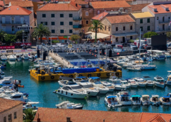 Vela Luka u čast Oliveru: Na koncertu ‘Trag u beskraju’ očekuje se više od 30 tisuća ljudi