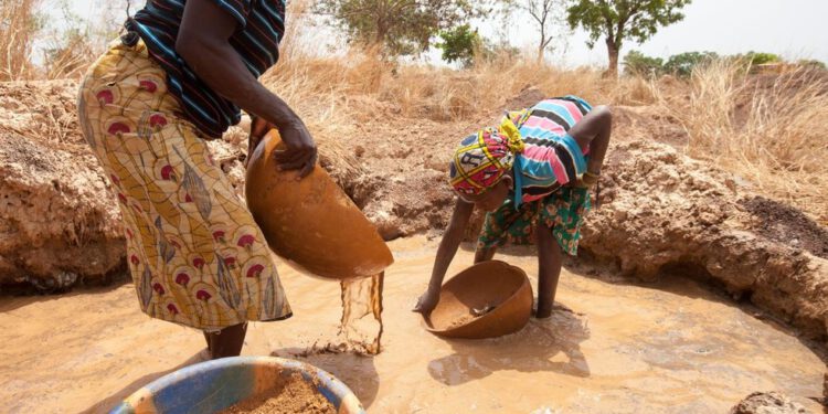 Veliki afrički proizvođač zlata pooštrava kontrolu nad rudarenjem — RT Africa