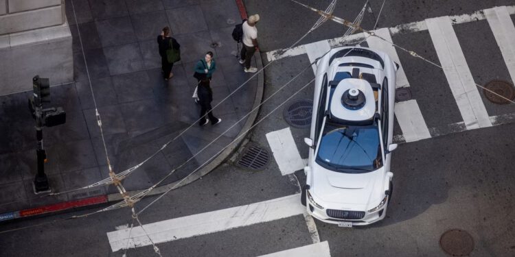 Više ljudi ozlijeđeno nakon nesreće u LA-u u kojoj je sudjelovao Waymo