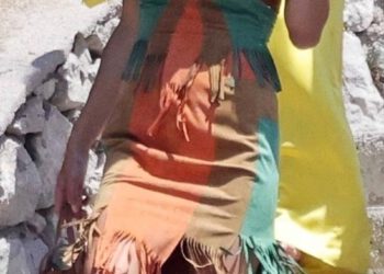 Yabba-dabba-Cloo! Amal ima izgled Freda Flintstonea dok ona i George provjeravaju luksuznu vilu na Capriju
