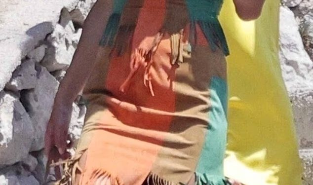 Yabba-dabba-Cloo! Amal ima izgled Freda Flintstonea dok ona i George provjeravaju luksuznu vilu na Capriju