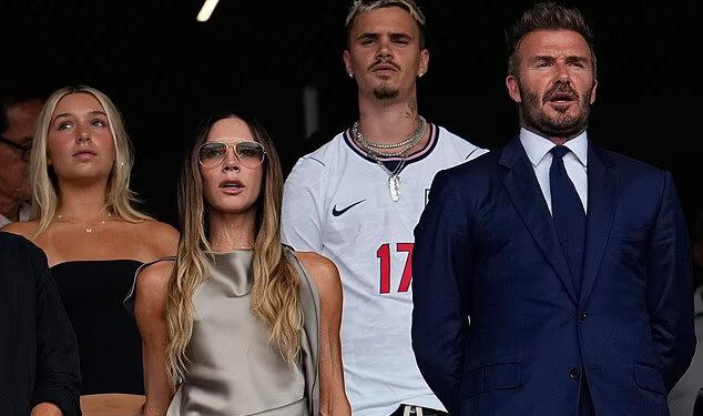 Zašto je Harper Beckham STVARNA pobjednica Svjetskog kupa: KATIE HIND kaže da je slavna obitelj stavila 15-godišnjakinju u središte pozornosti na utakmicama kako bi promovirala njezin novi posao u Americi dok prijatelj kaže: ‘Sada će uživati gledajući kako dolari pristižu’