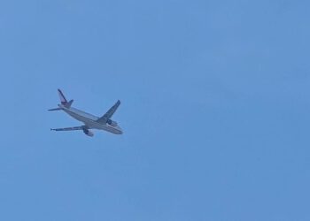 Zbog napuklog prozora zrakoplov Norwegian Aira preusmjeren u Beč