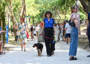 Zelena oaza u centru grada: Više od 300 Trogirana dočekalo otvaranje obnovljenog „Garajina“ nakon više od 40 godina