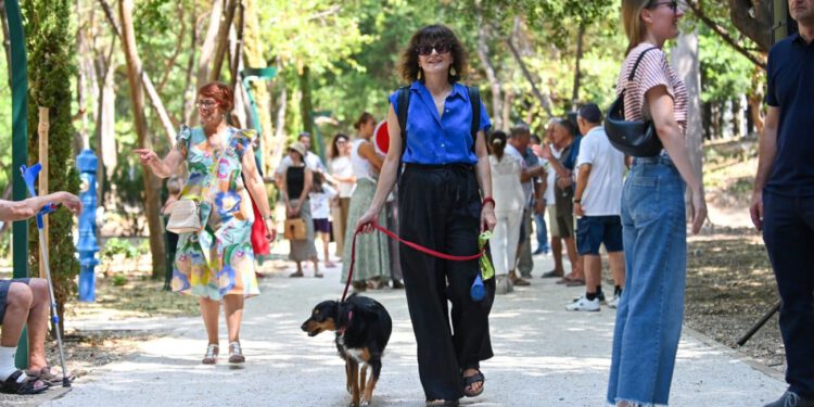 Zelena oaza u centru grada: Više od 300 Trogirana dočekalo otvaranje obnovljenog „Garajina“ nakon više od 40 godina