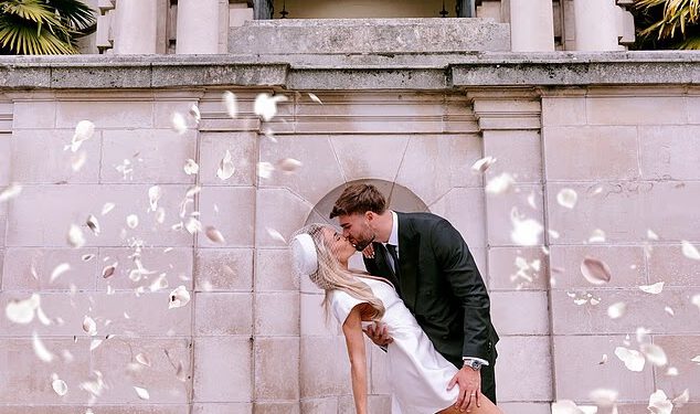 Zvijezde Otoka ljubavi Molly Smith i Tom Clare su se vjenčali! Mlada zadivljuje u bijeloj minihaljini dok se vjenčavaju na zapanjujućoj zakonskoj ceremoniji