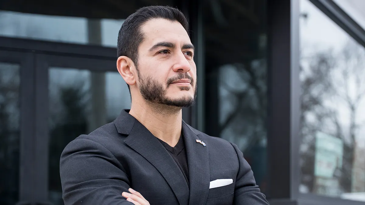 Kandidat za Senat Michigana Abdul El-Sayed pozira za portret u Grand Rapidsu, Michigan, u subotu, 21. veljače 2026.