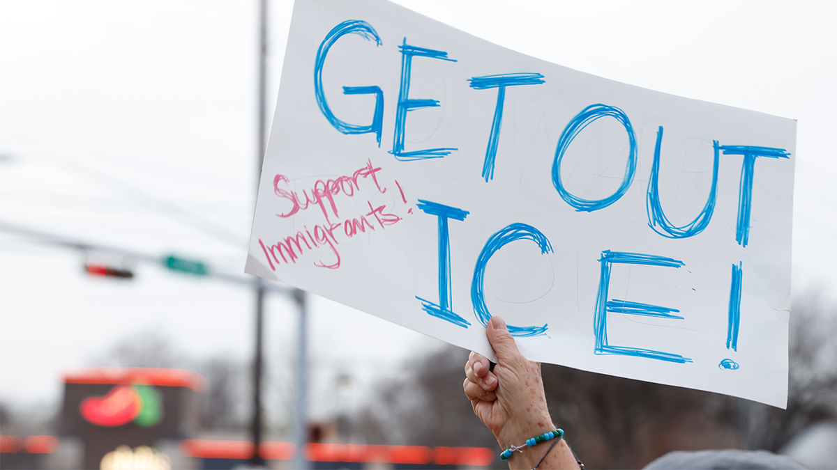 Anti-ICE znak