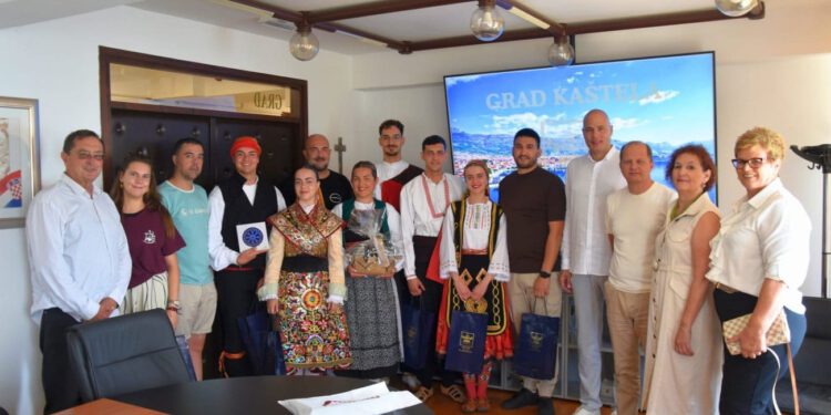 Grad Kaštela ugostio sudionike 24. Međunarodnog folklornog festivala “Za jubav tance igraše”