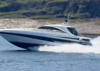 VIDEO: ONI SU OPASNOST NA JADRANU Pogledajte što nautičari rade tik uz obalu blizu Hvara!