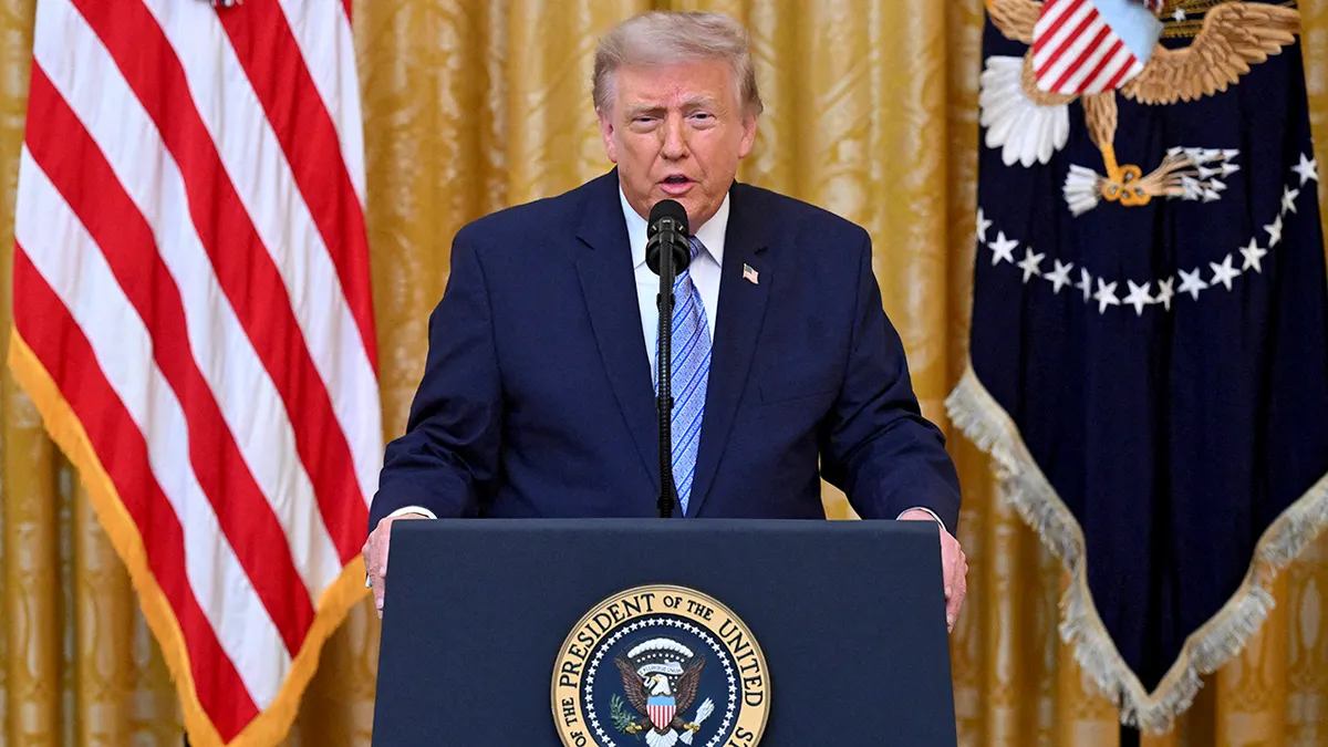 Američki predsjednik Donald Trump obraća se naciji iz Bijele kuće u Washingtonu
