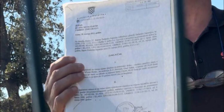 „Plati 5 eura ili nema kupanja!” Poznati zadarski aktivist zaustavljen na ulazu u plažu u Petrčanima, pa zatražio hitne odgovore institucija!