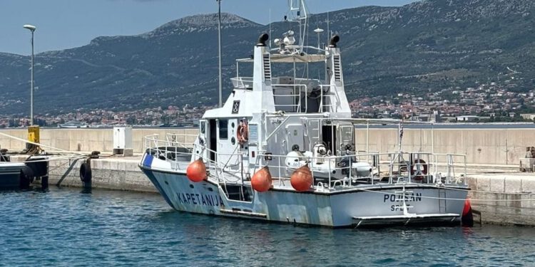 „Savršeno funkcionalan brod su otpisali jer smo odbili raditi izvan zakona, a sad nas drže u Lori po kazni“