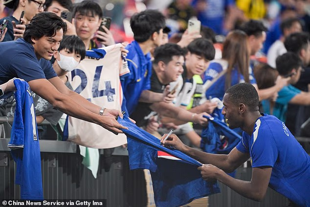 Tosin Adarabioyo signs a shirt for a fan in Hong Kong on Chelsea's pre-season tour