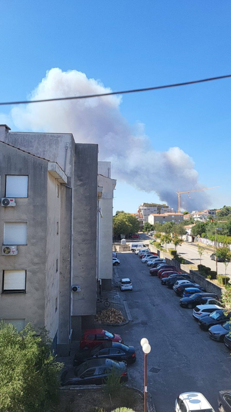 Buknuo požar kod Zadra: "Gori u Ninskim Stanovima, stižu i zračne snage!"