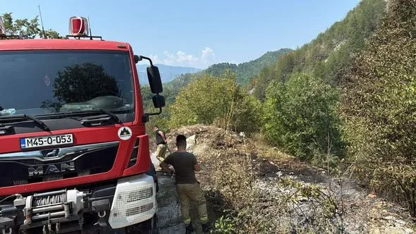 Aktivan požar kod Konjica: Vozačima upozorenje zbog odrona i kamenja na cesti