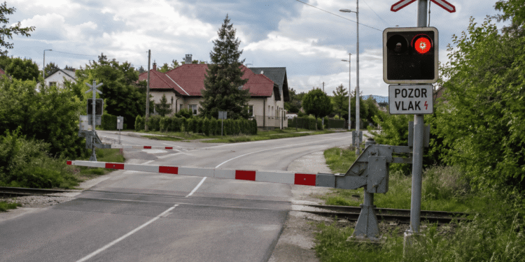 Alarm u Kaštel Gomilici: Čitateljica upozorava da se rampa ne spušta, tvrdi da je malo nedostajalo do sudara s vlakom