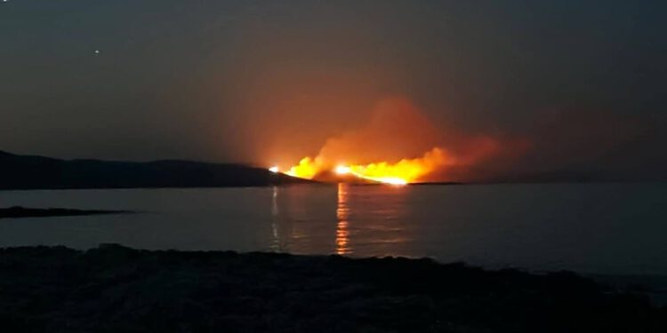BORBA KROZ NOĆ Sve kuće na Dugom Otoku obranjene, a požar je lokaliziran!