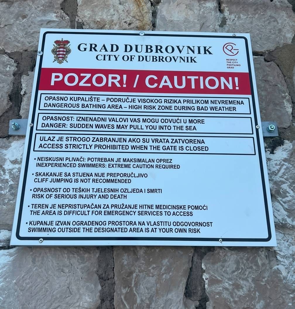 KUPANJE OPASNO PO ŽIVOT Na dubrovačkom kupalištu Buža postavljena službena upozorenja za kupače