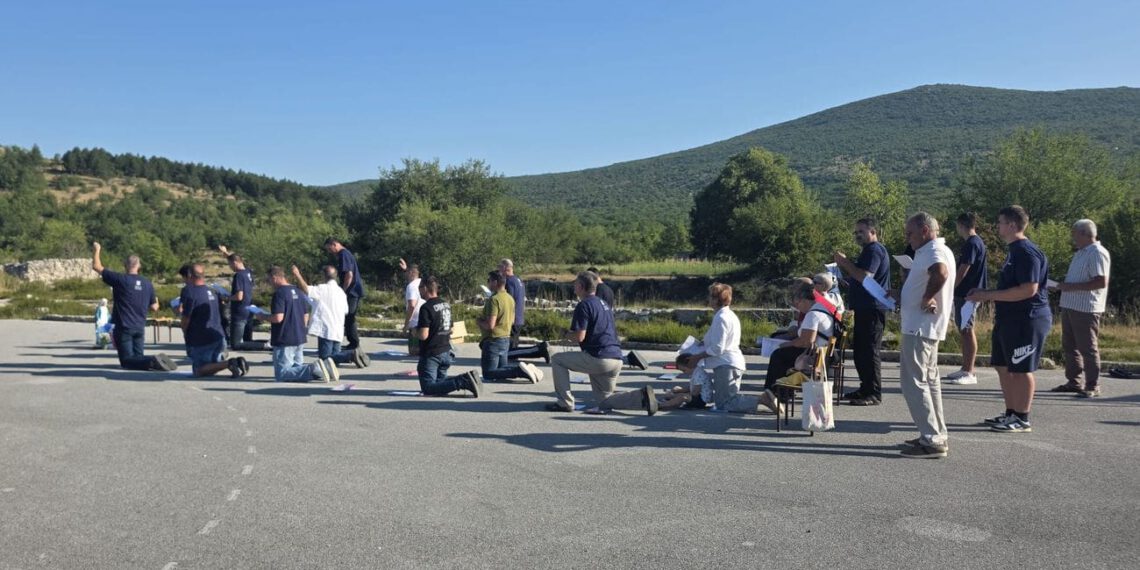 Budimiri: Prva godišnjica javne krunice uz molitvu za vojnog ordinarija mons. Juru Bogdana, novi kip iz Međugorja i svjedočanstvo ozdravljenja od raka