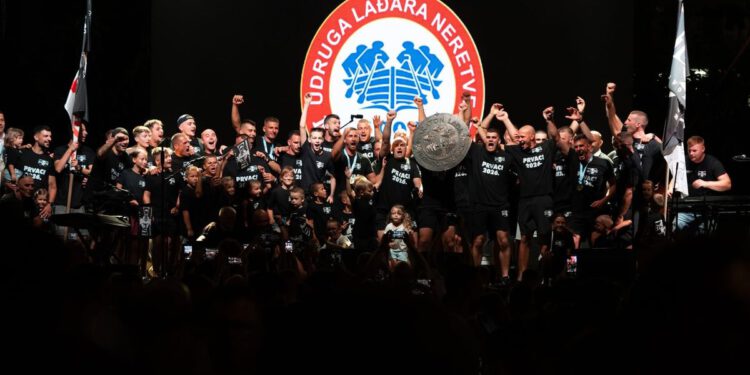 Crni put i Gusari Komin podijelili pobjedu na 29. Maratonu lađa