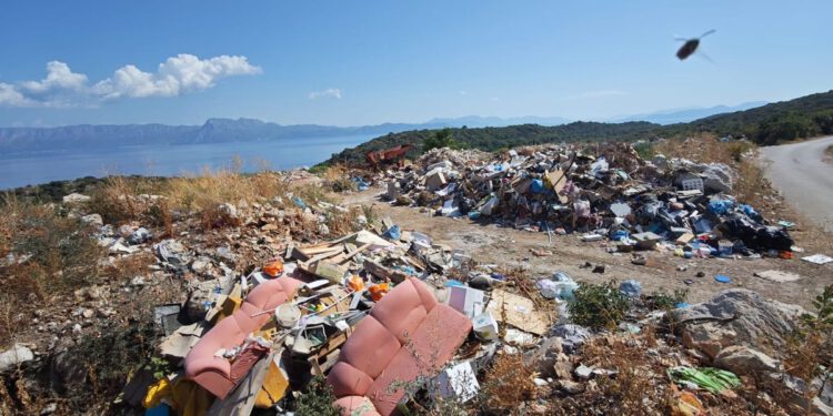 DIVLJE ODLAGALIŠTE Nekada su u Trpnju na Pelješcu ovdje sadili masline. Danas bacaju smeće!