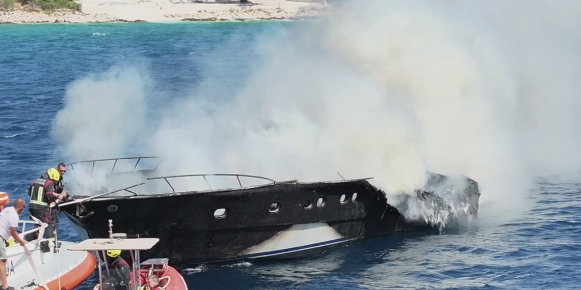 Drama kod Trogira: Jahta koja je gorjela potonula tijekom tegljenja, šestero ljudi spašeno