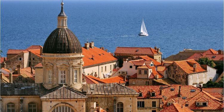 Dubrovnik do tri milijuna noćenja stigao ranije nego lani: Trenutačno u gradu oko 25.000 gostiju