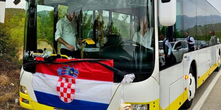 FOTO Kad se ženi vozač splitskog Prometa, autobus izgleda ovako