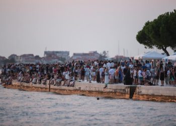 FOTO Ovo je prizor iz dalmatinskog grada, od turista se ne može proći