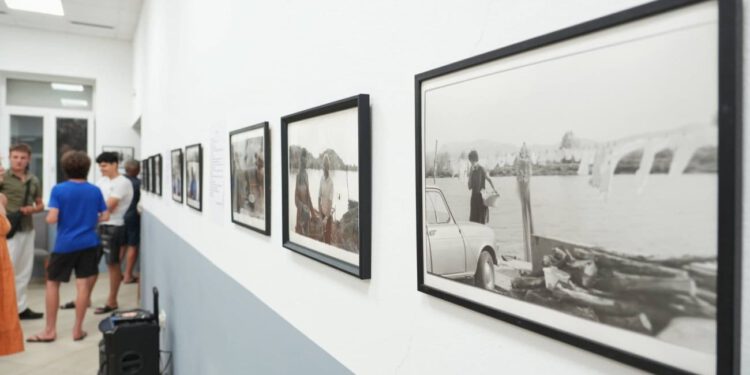 Fotografije iz obiteljskog podruma vratile Komin 50 godina unatrag: Na njima su lica, uspomene i život kojeg više nema
