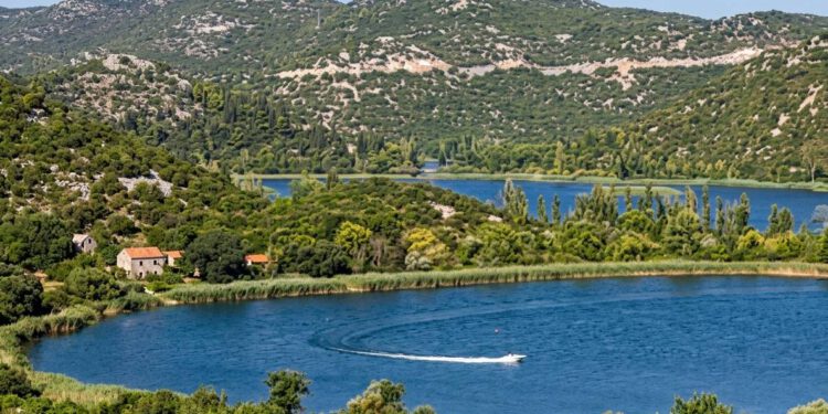 Gliserom ugrožava kupače i zaštićene ptice, nadležni tvrde da ga “moraju uhvatiti na djelu”!