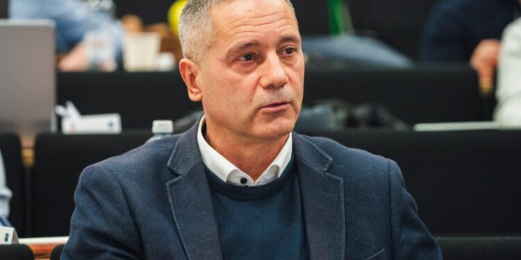 “Gradski proračun nije Buljev bankomat!” Vidalina žestoko napao sinjskog gradonačelnika zbog autobusa za prosvjed
