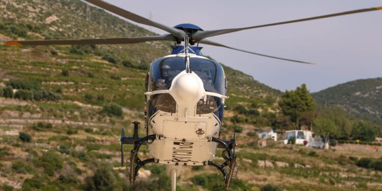 Helikopter HRZ-a sletio u Split u hitnoj akciji: Pacijenticu prevezli iz Dubrovnika prema KBC-u Split pa u Zagreb