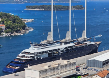 Impresivni Orient Express Corinthian prvi put uplovio u Gruž (FOTO)