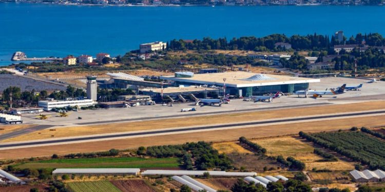 Incident u splitskoj zračnoj luci: Airbusu iz Madrida pukla guma pri slijetanju, pista privremeno zatvorena