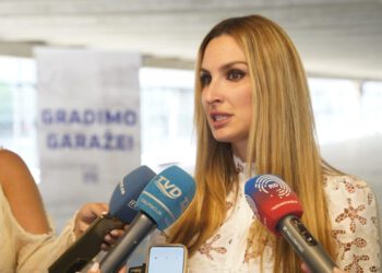 Ivana Zelić otkriva: “Parking u Smrdečcu ostaje u blatu! Zbog povrata imovine nije dopušteno ni nasipanje rupa”