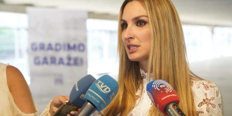 Ivana Zelić otkriva: “Parking u Smrdečcu ostaje u blatu! Zbog povrata imovine nije dopušteno ni nasipanje rupa”