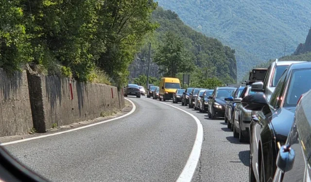 Izrazito pojačan promet na M-17: Gužve od Bradine prema Konjicu i Jablanici, dodatno usporavaju radovi