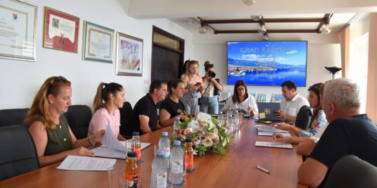 Kaštela ulažu 320 tisuća eura u poduzetnike i poljoprivrednike: Potpisani ugovori o potporama