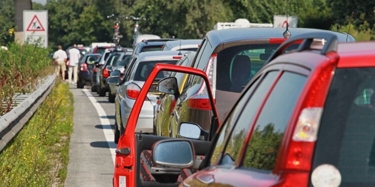 Kilometarske kolone i nesreće, prekinuta katamaranska linija za Pag, a na A1 uočena i – srna!
