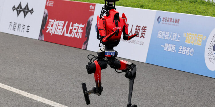 Kineski robot 100 metara istrčao za 9,32 sekunde i srušio Boltov rekord