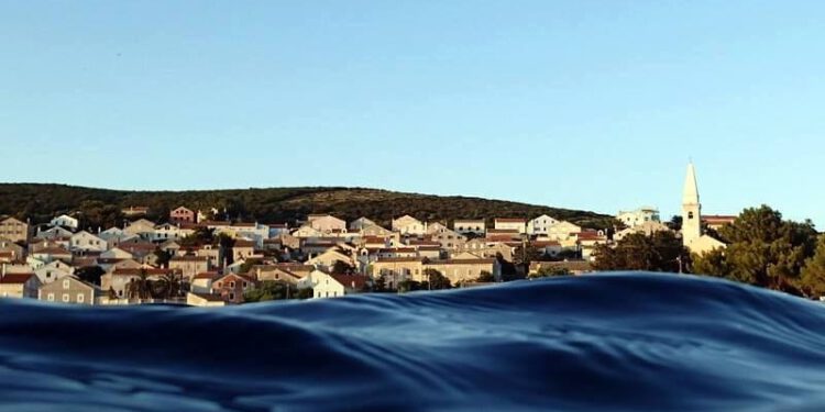 Maksimalan porez za minimalan standard – zašto plaćamo 8 eura po kvadratu bez vode, liječnika i komunalnog redara?