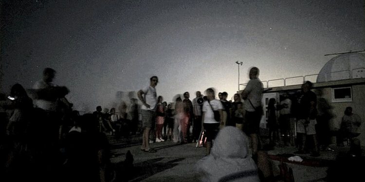 NEBO IZNAD SPLITA PRIREĐUJE SPEKTAKL U istoj večeri gledat će se pomrčina Sunca i Suze sv. Lovre